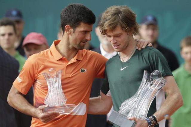 前场球员的 前场球员的